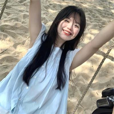 云雾笼罩的山峰